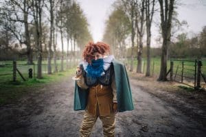 « La Balade en Forêt Enchantée », un spectacle itinérant et interactif présenté par la compagnie Les 3 Coups l’Œuvre au musée de la Nacre à Méru. Sortie familiale 