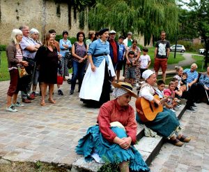 découvrez « Un Parfum de Coquetterie », une création originale de la compagnie Les 3 Coups l’Œuvre au Musée de la Nacre à Méru dans l'Oise. Sortie culturelle et familiale dans les Hauts-de-France